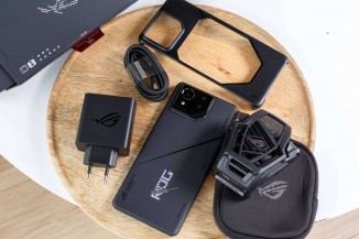 The ROG Phone 8 Pro ships with an AeroActive Cooler X