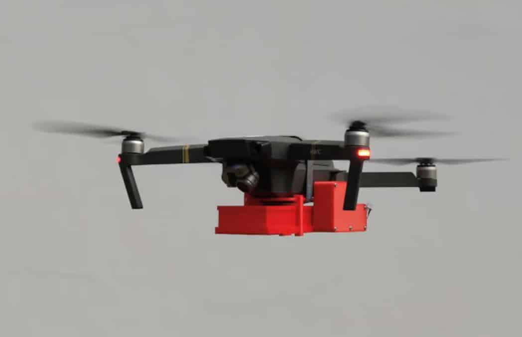 Drone avec conteneur pour moustiques
