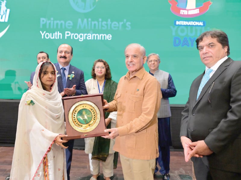 PM announces high-tech gadgets for youth